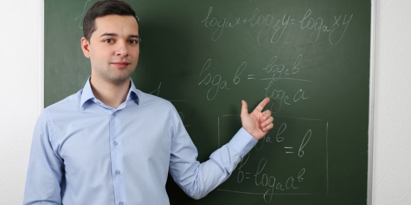 Mộng thấy thầy giáo cũ đang giảng bài